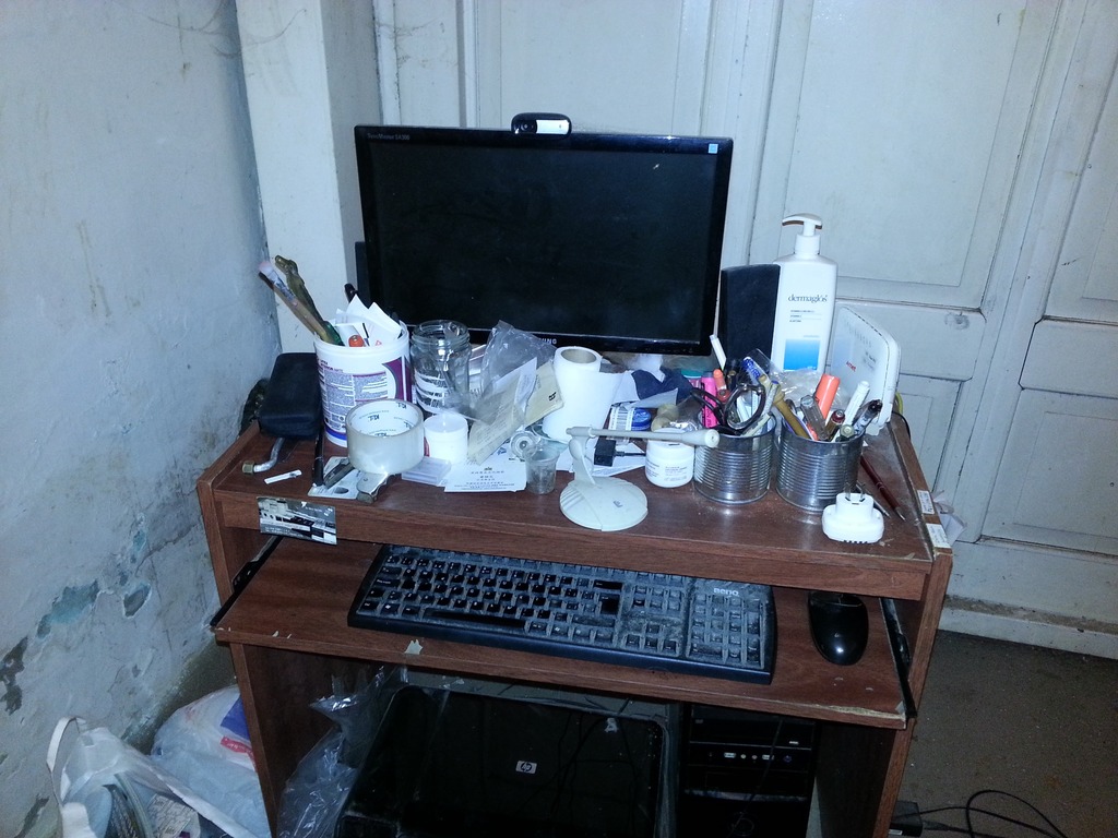 dirty-desk.jpg