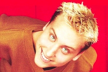 lance-bass-guesses-the-answers-he-gave-to-a-90s-t-1-21504-1348066228-0_big.jpg