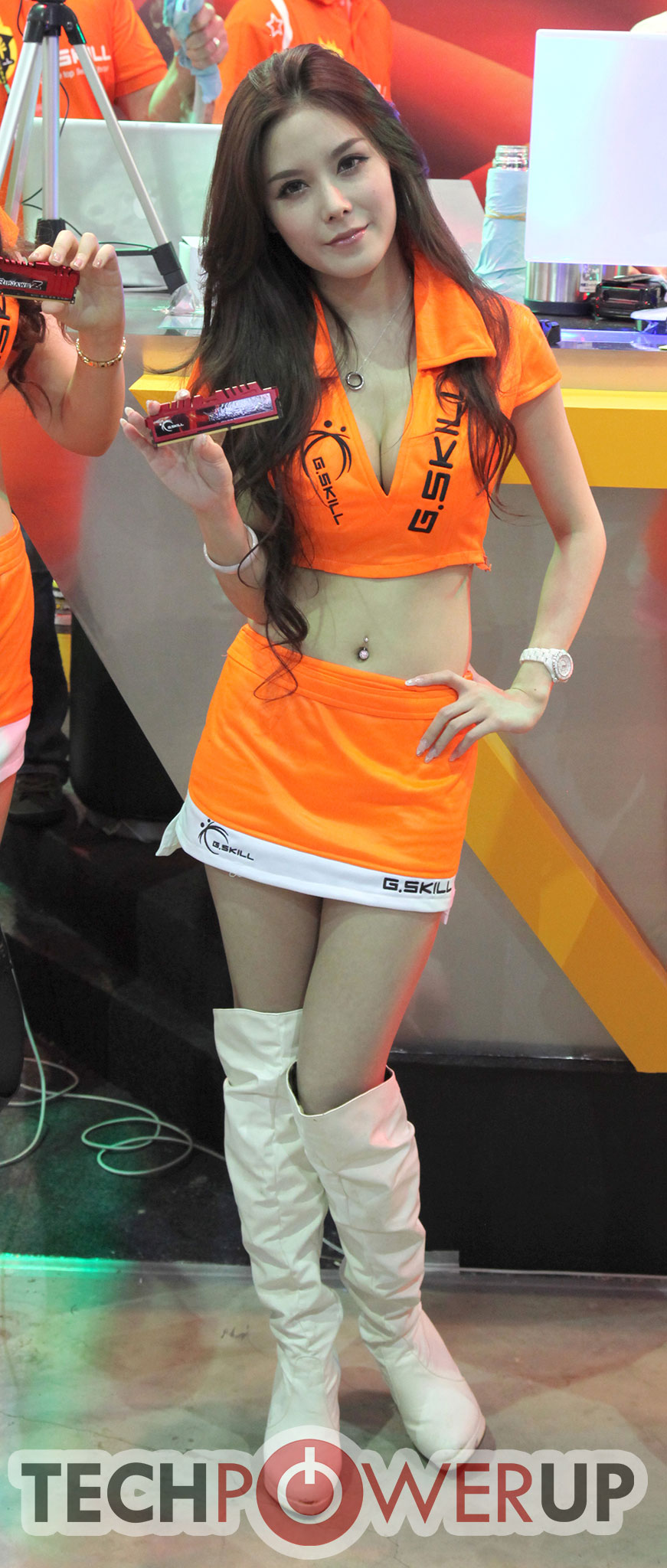 girls024_full.jpg