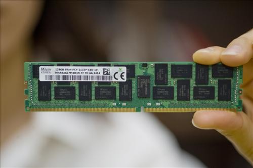 SK_Hynix_128GB_DDR4_01.jpg