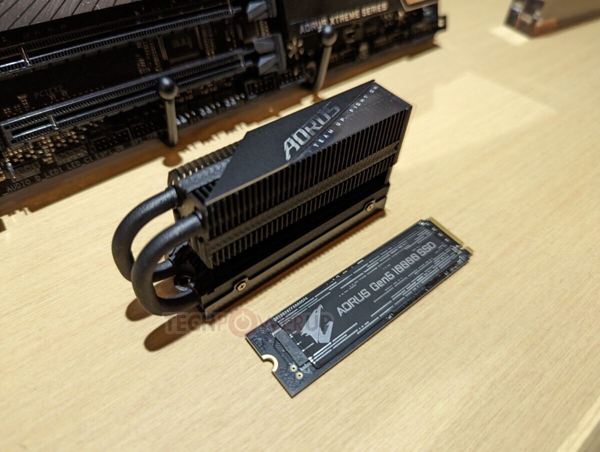 GIGABYTE Shows Off AORUS Gen5 10000 NVMe SSD with a Large Heatsink