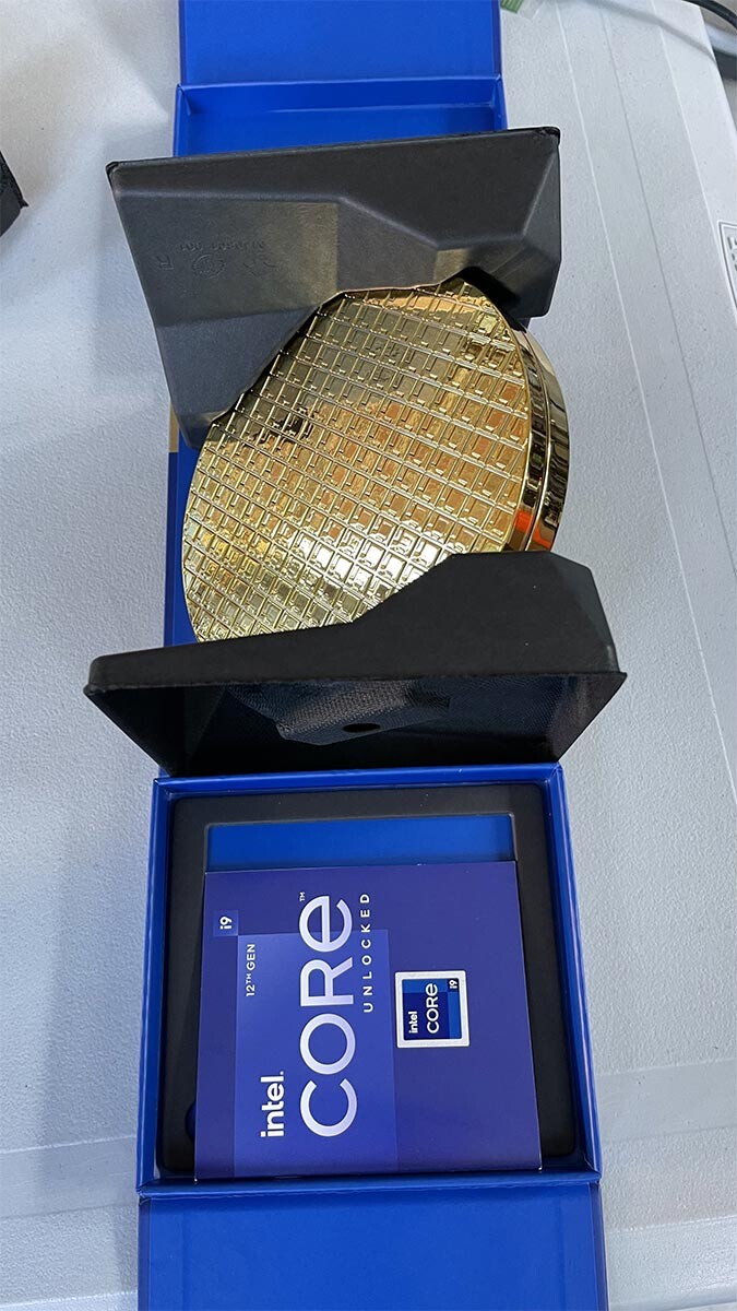 A Closer Look at the Intel Core i9-12900K Retail Package | TechPowerUp