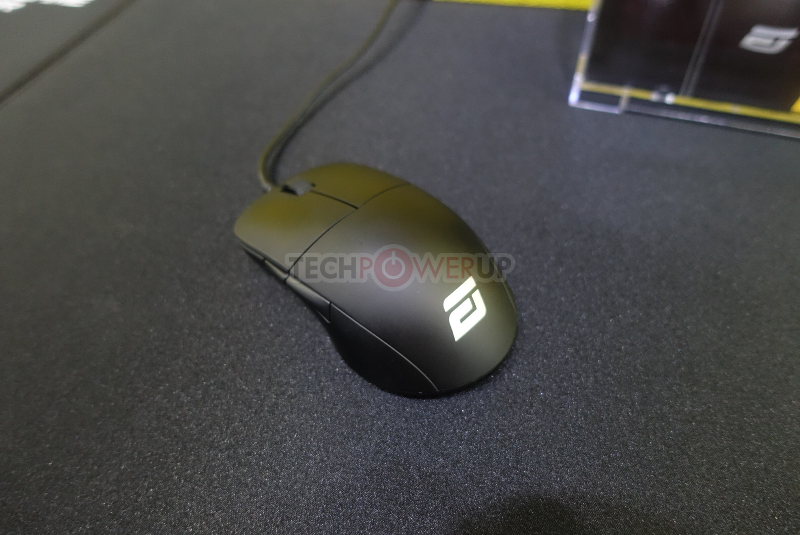 DAMYSUS WIRELESS RGB Ergonomic Gaming Mouse