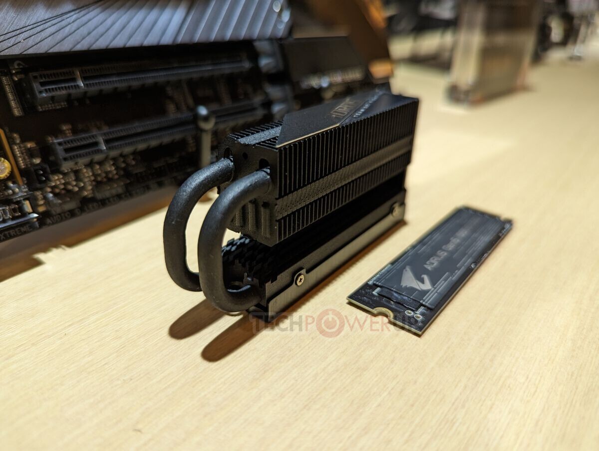 GIGABYTE Shows Off AORUS Gen5 10000 NVMe SSD with a Large Heatsink