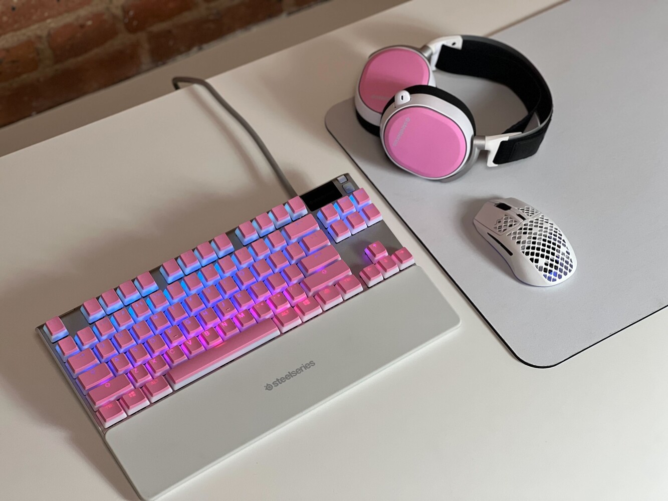 SteelSeries Announces Pink PrismCaps and Headset Plates