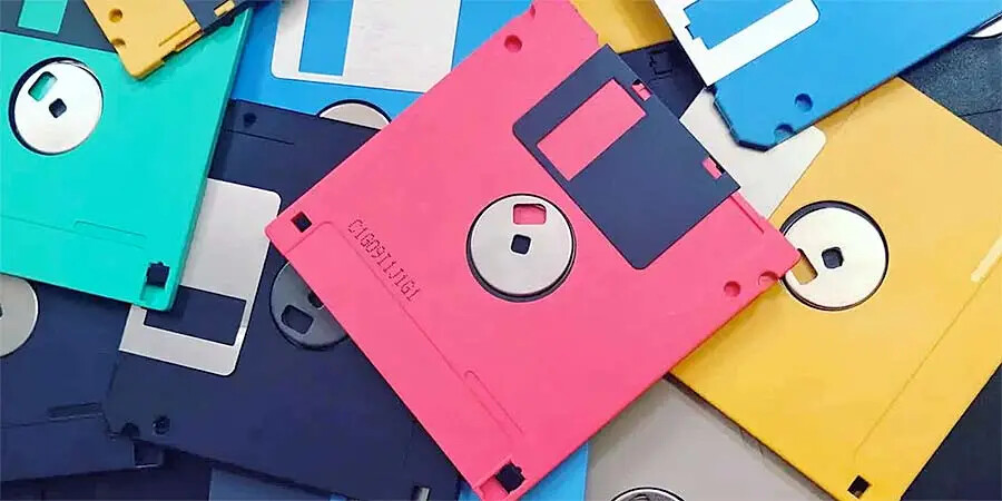 Japanese Government Ends its Floppy and CD-ROM Obsession in the Age of Online Forms