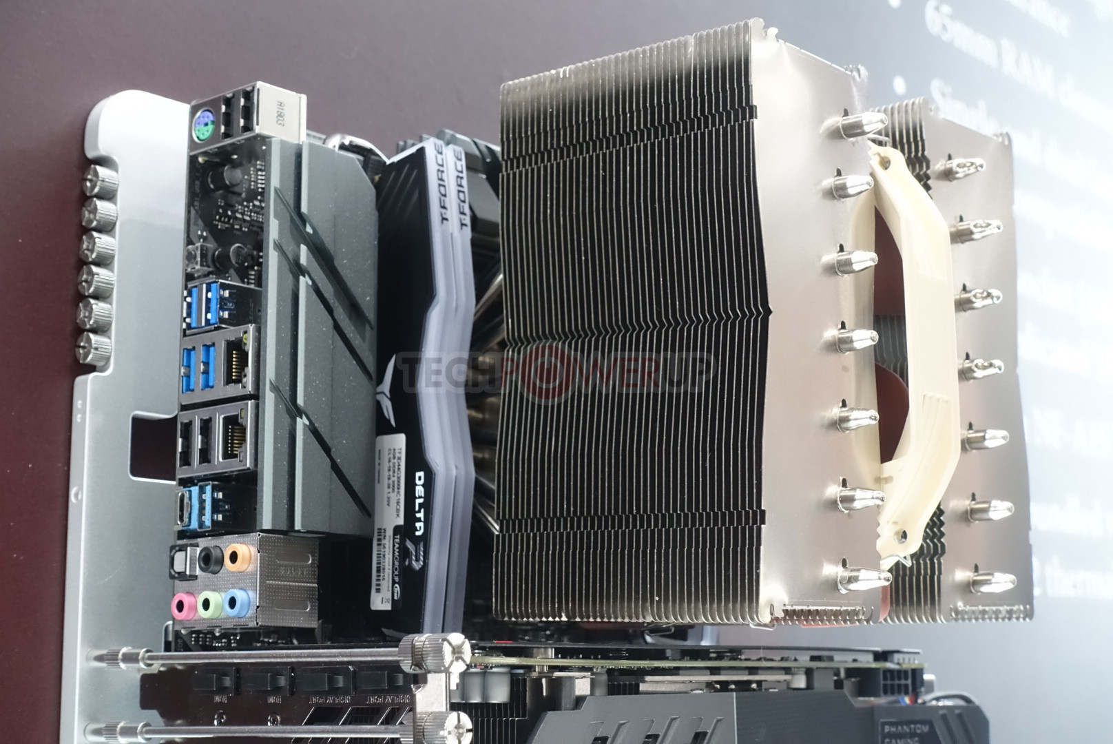 Domar adherirse En consecuencia Noctua Showcases Next Generation of D-type Coolers, Chromax Coolers and  More at Computex