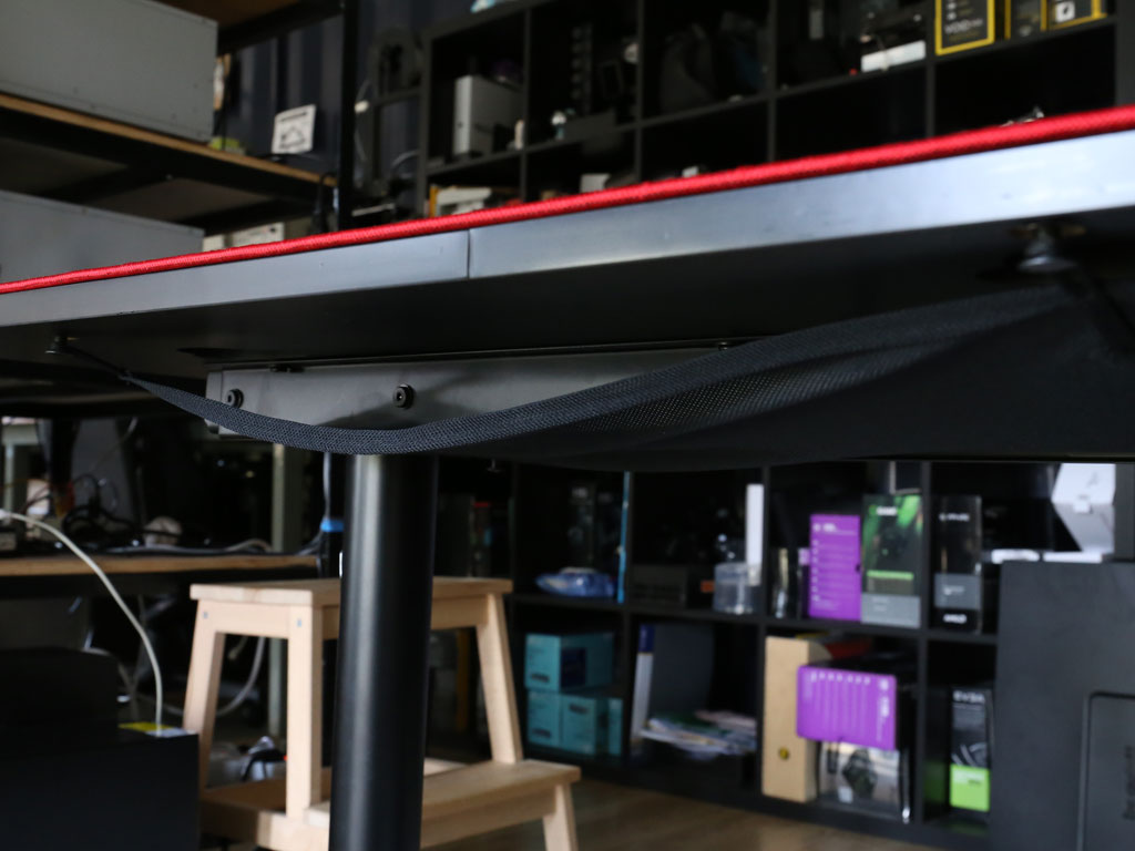 Arozzi Arena Gaming Desk Review - Cable Management & Overall