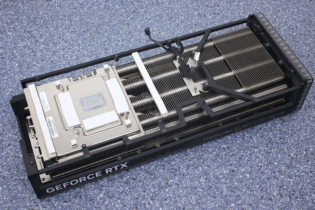 ASUS GeForce RTX 4080 STRIX OC Review - Pictures & Teardown