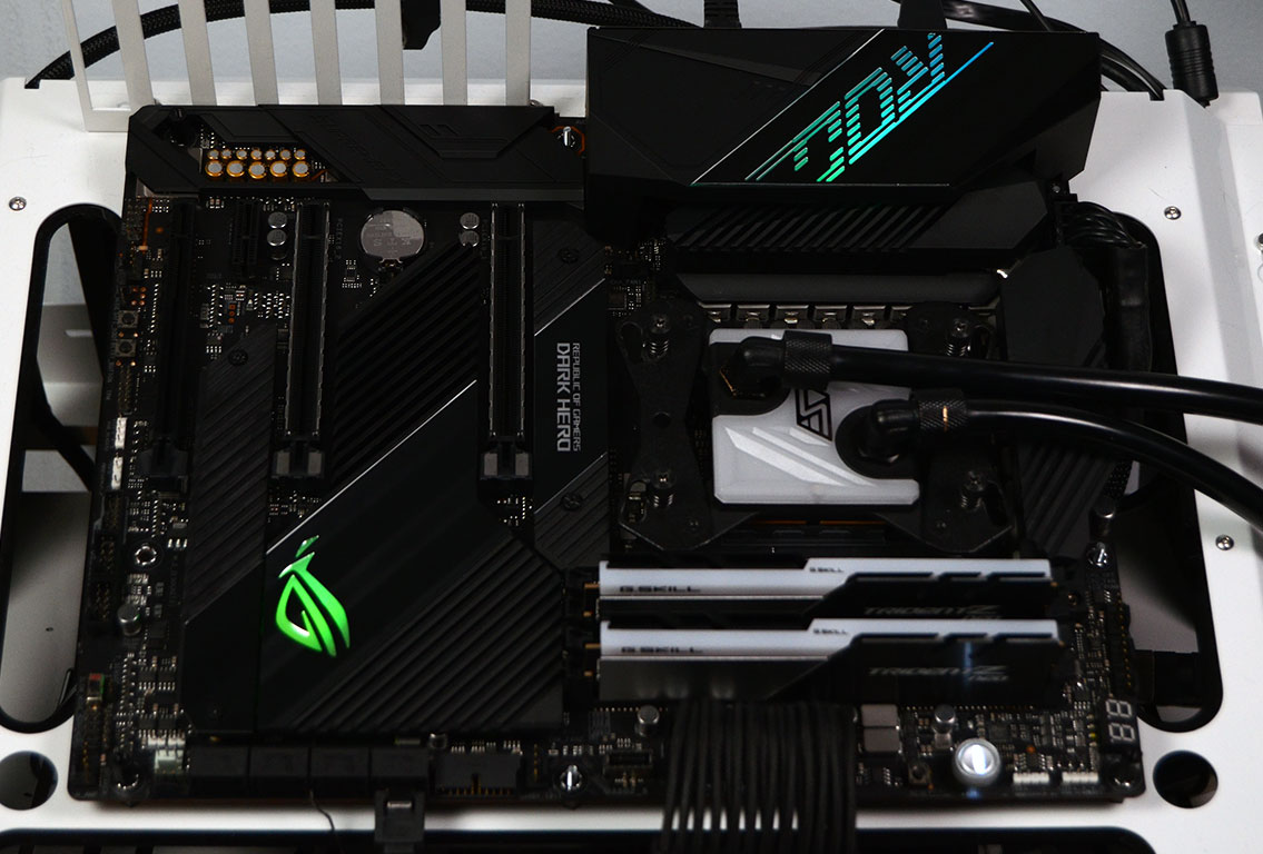 ASUS ROG Crosshair VIII Dark Hero Review - Installation & Test