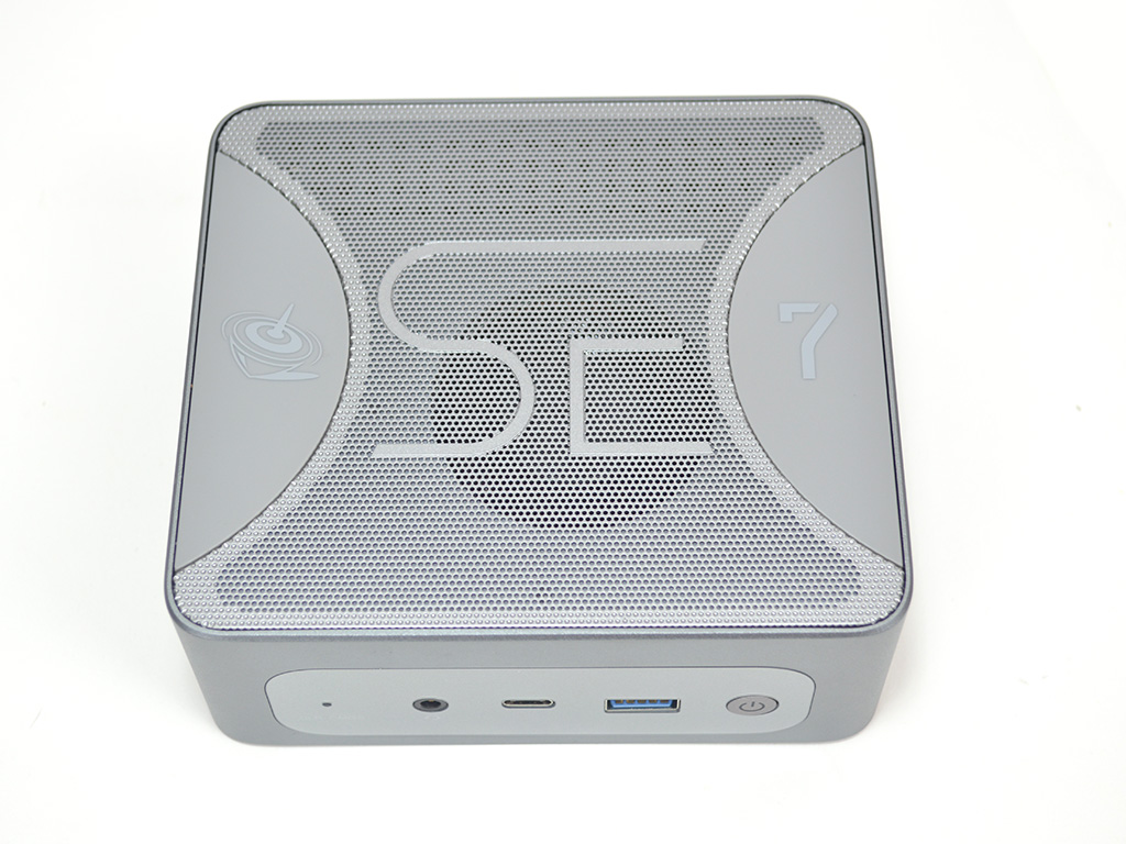 Beelink SER7 7840HS Mini-PC Review - A Closer Look