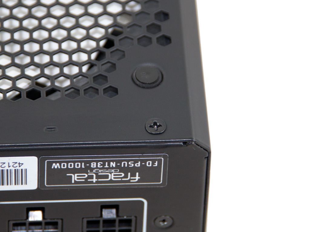 Fractal Design NEWTON R3 1000 W Review - Packaging, Contents & Exterior