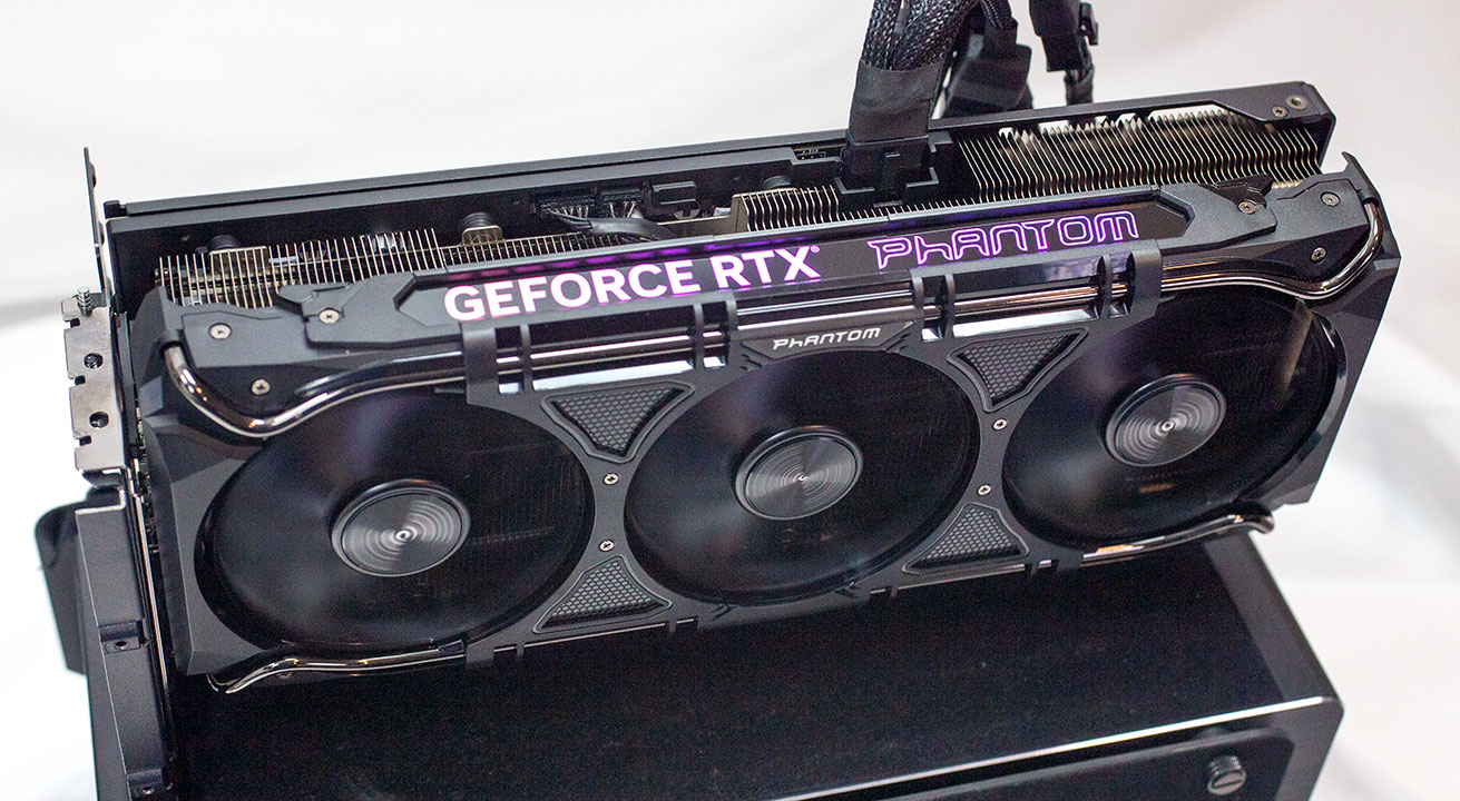 GeForce RTX 4080 16GB GDDR6X 256bits Phantom Series Gainward  NED4080019T2-1030P