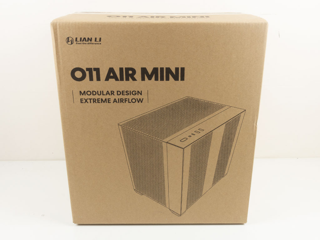 Lian Li O11 AIR MINI Review - Packaging & Contents