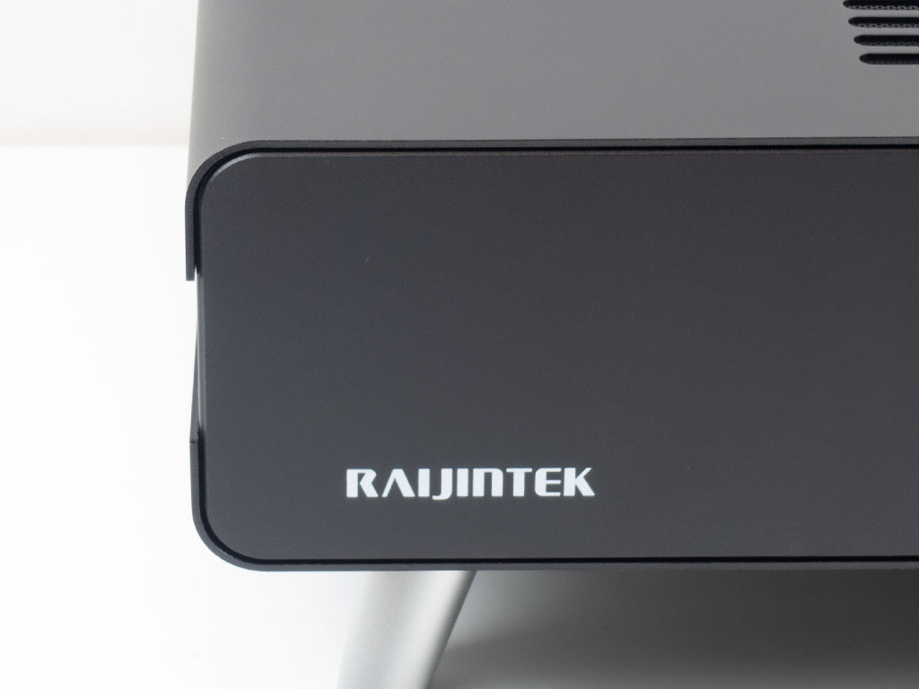 Pan Slim : Un boîtier mini-ITX support d'écran chez Raijintek !
