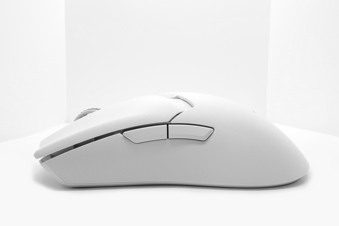Razer Viper V2 Pro Gaming Mouse Review - Shape & Dimensions 