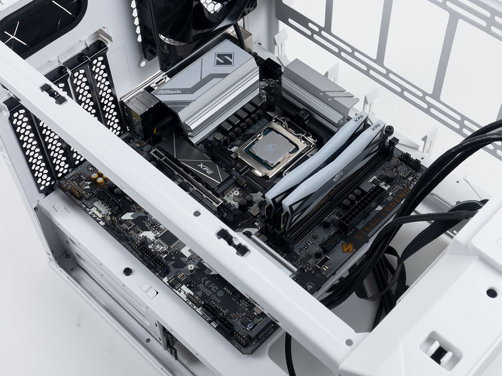 Thermaltake Divider 200 TG Air Snow Review - Assembly  Finished Looks |  TechPowerUp