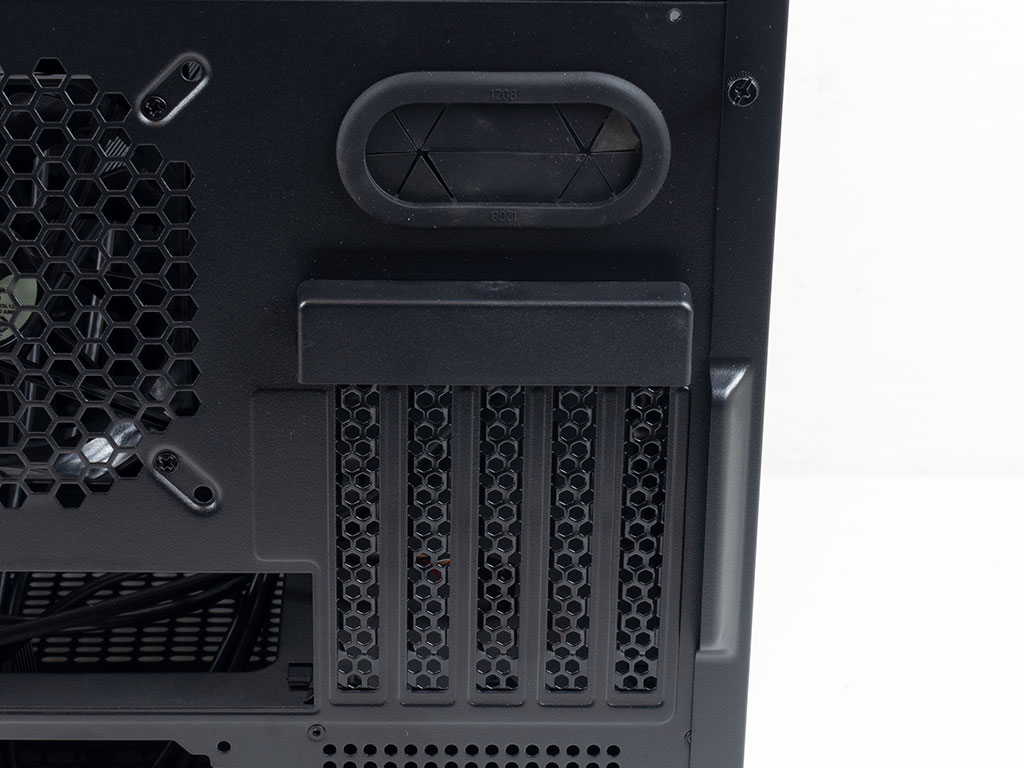 Thermaltake Divider Tg Review A Closer Look Outside Techpowerup