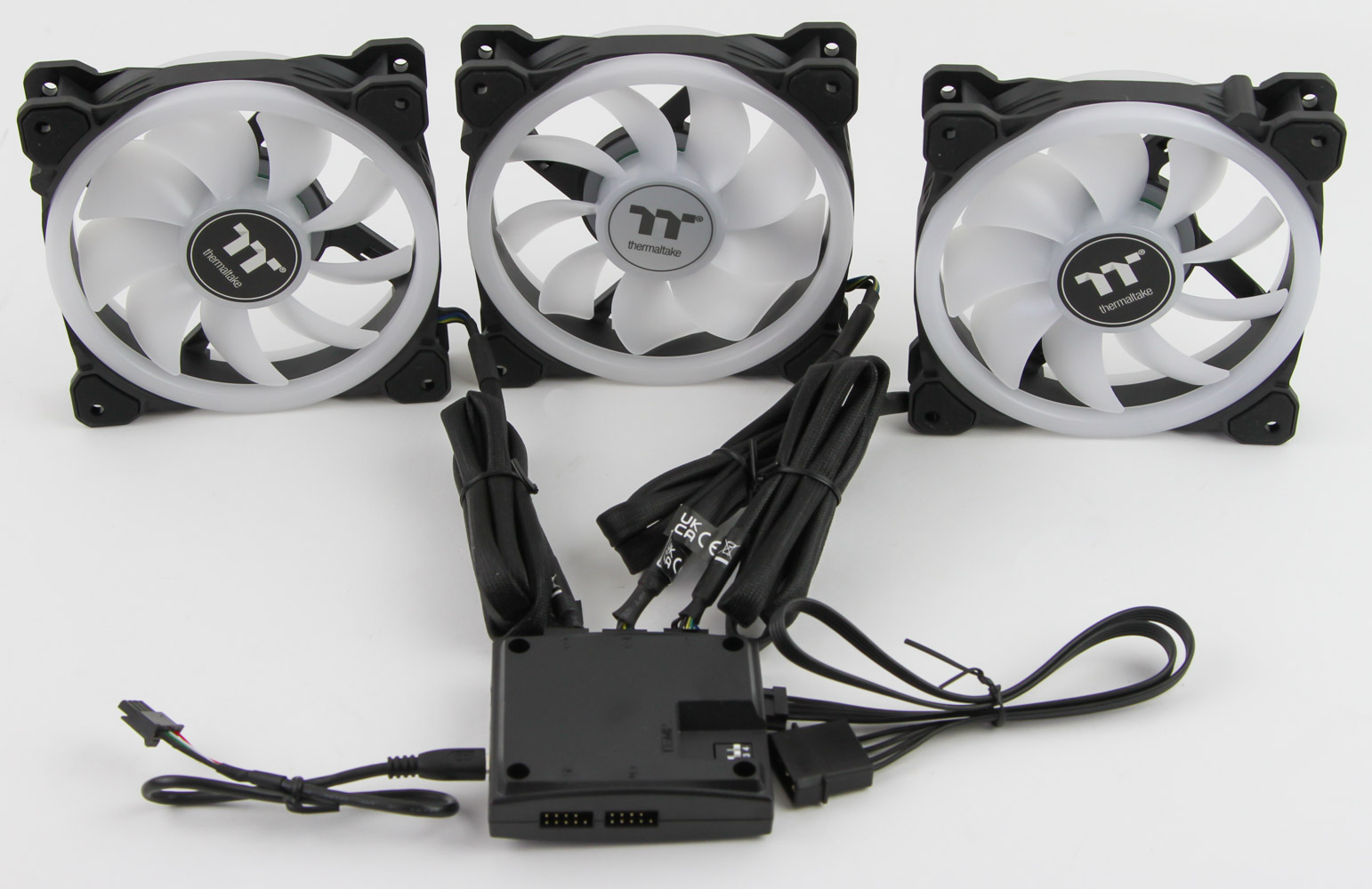 Thermaltake 12 RGB Review - Swappable Fan - Software Control & | TechPowerUp